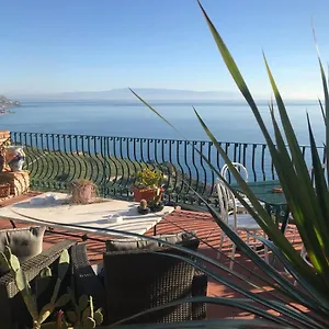 Alojamento de Acomodação e Pequeno-almoço La Terrazza Sul Mare, Taormina